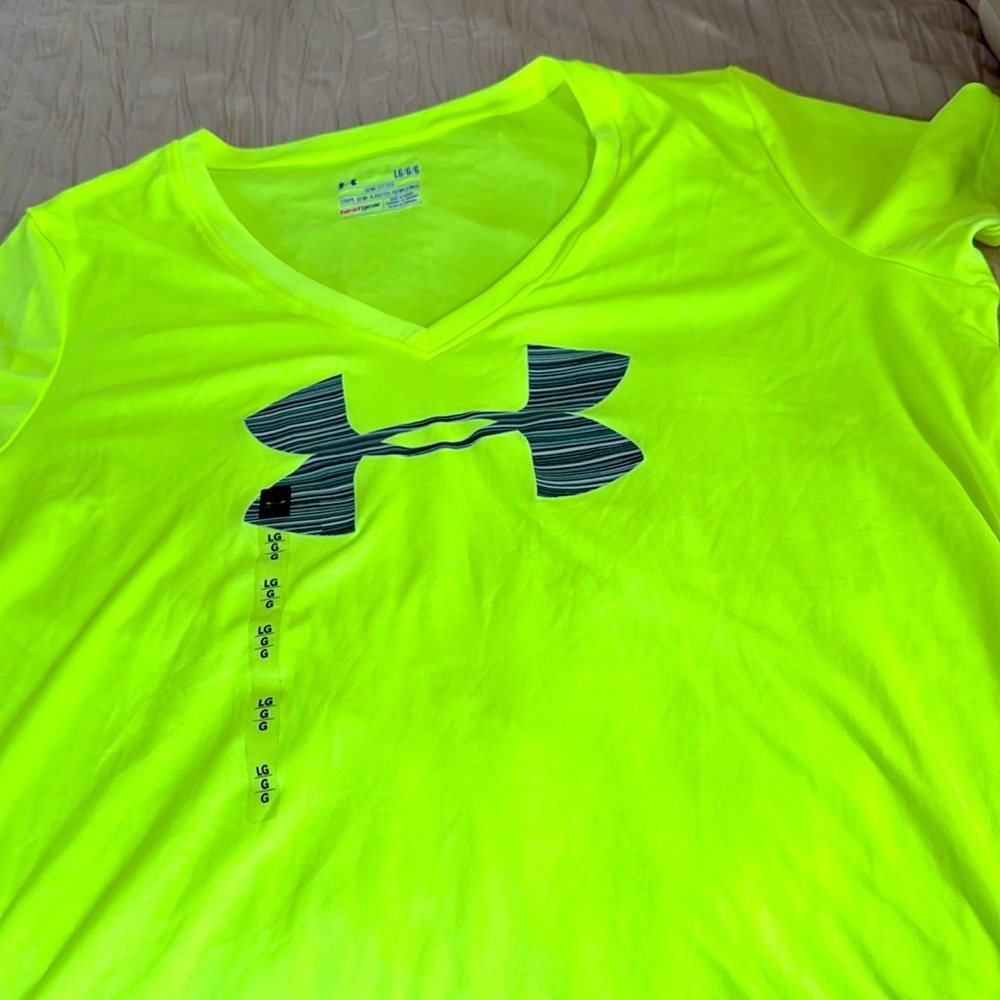 NWT UNDERARMOUR HEATGEAR T-SHIRT